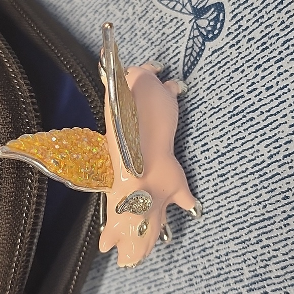 Napier Vintage Flying Pig Brooch | Pink Enamel | Gold Glitter Wings | Signed - Picture 2 of 3